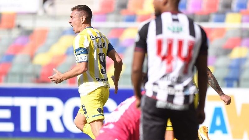 Lanús volvió a la punta y Central dejó sin DT al “Ferro”