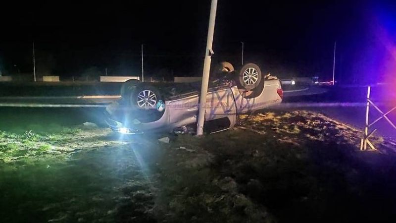 Tres heridos tras el vuelco de una camioneta