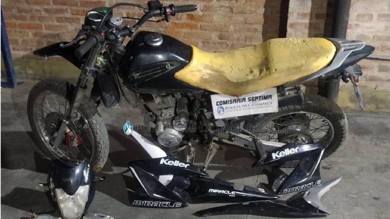 Quiso escapar con una moto robada, pero lo atraparon
