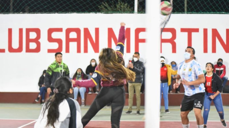 Inauguraron el playón deportivo del Club San Martín de Copacabana