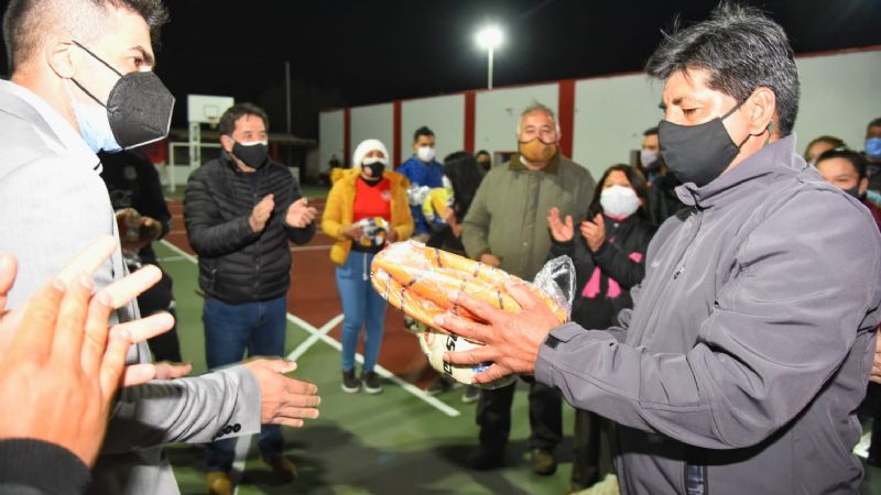 Inauguraron el playón deportivo del Club San Martín de Copacabana