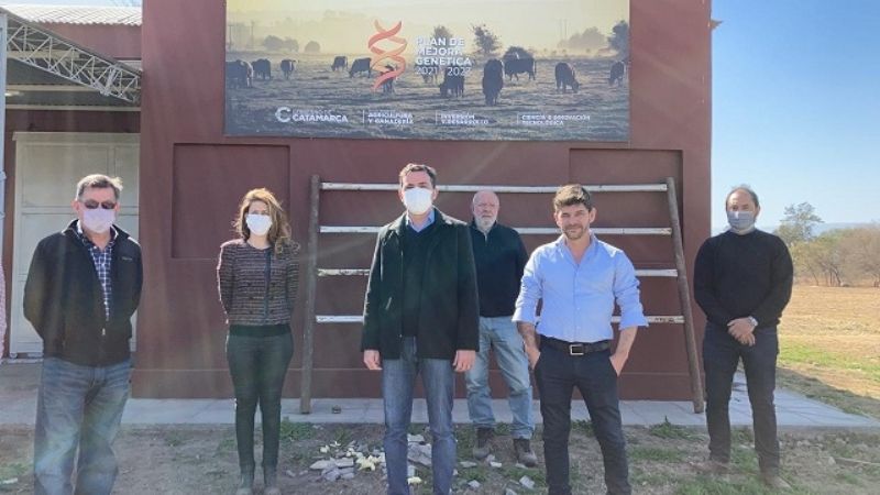 El ministro Sarquis recorrió las instalaciones del Frigorífico de Chumbicha