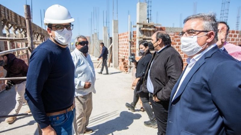 El Gobernador recorrió obras en Valle Chico