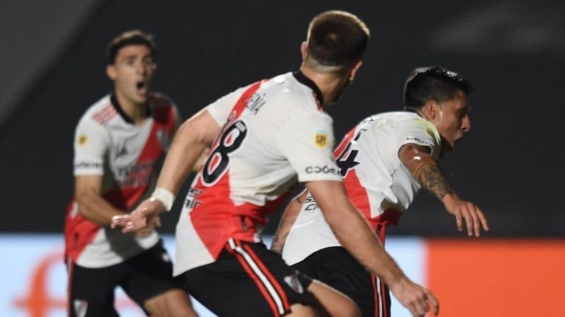 River se lo dio vuelta a Sarmiento y está a 2 puntos de la cima