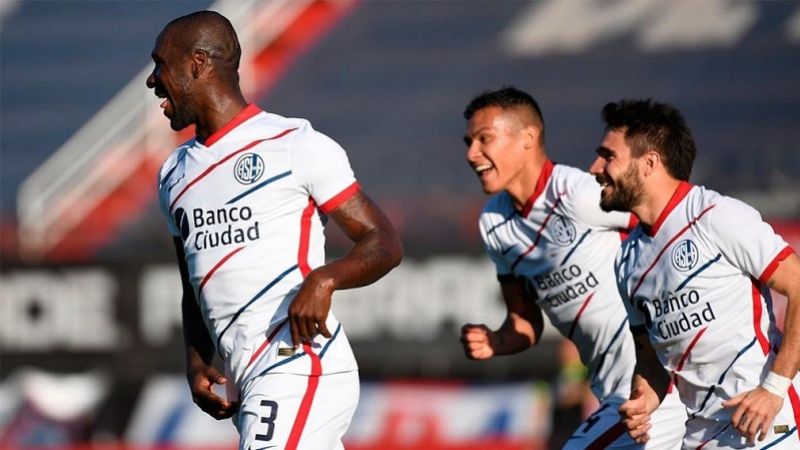 River se lo dio vuelta a Sarmiento y está a 2 puntos de la cima