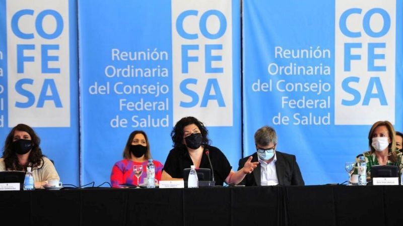 Vizzotti dijo que se evaluará en noviembre una posible tercera dosis