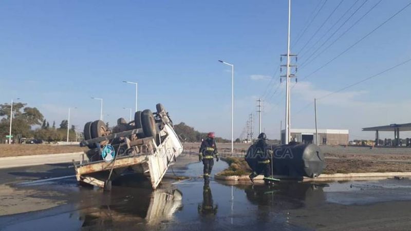 Volcó un camión en Ruta Nacional N°38