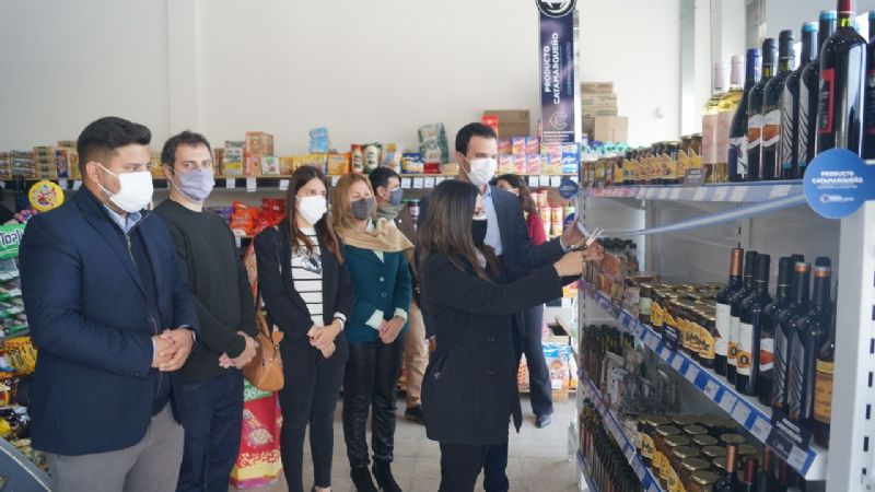 Más góndolas con productos catamarqueños
