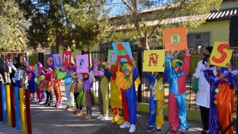 Noblega inauguró un escuela en Tinogasta