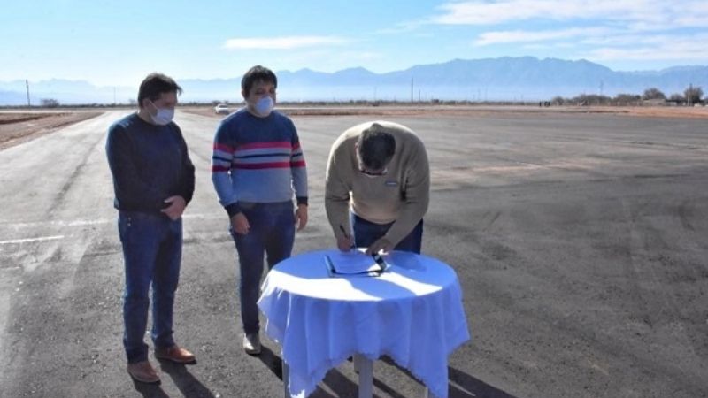 Noblega inauguró un escuela en Tinogasta