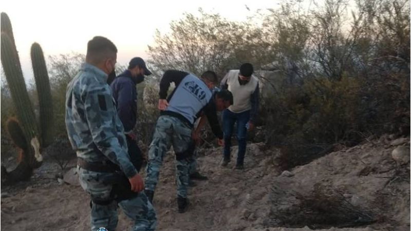 Encuentran a abusador escondido en un descampado