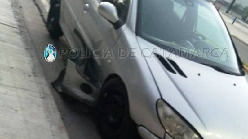 Evadió control con una maniobra peligrosa y chocó contra el cordón