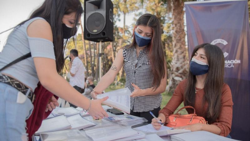 Estudiantes asistieron a una nueva Feria de Apuntes