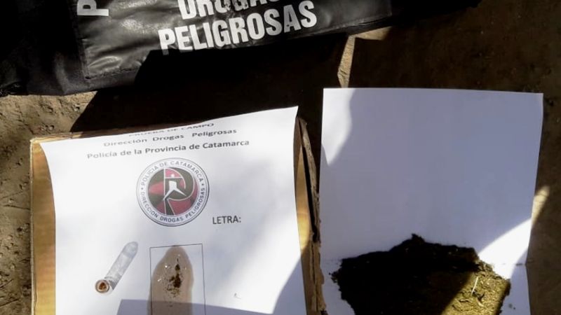 Detienen a dos jóvenes con casi 90 gr. de marihuana y le secuestran el auto