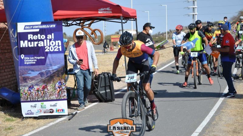 Agüero y Rojas los primeros en trepar el Murallón