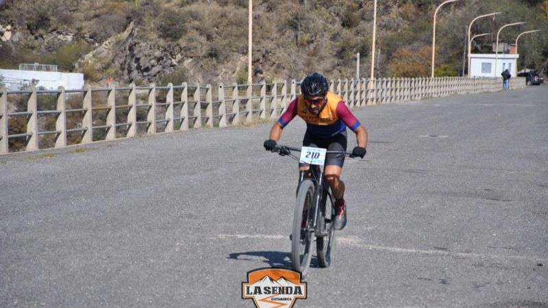 Agüero y Rojas los primeros en trepar el Murallón