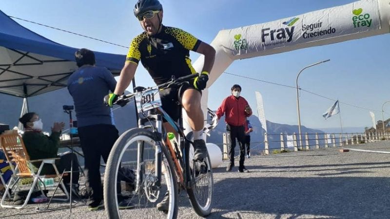 Agüero y Rojas los primeros en trepar el Murallón