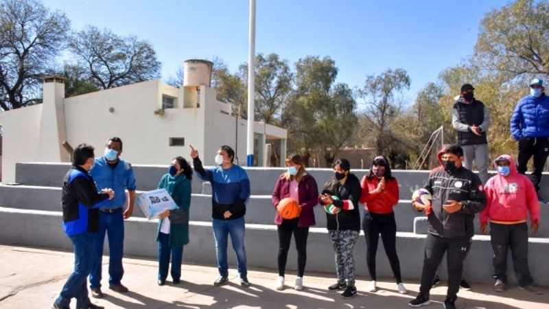 Inauguran refacciones en un playón deportivo