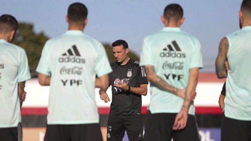 Scaloni empezó a armar el equipo para Venezuela