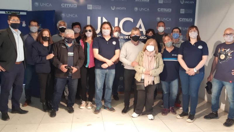 Descubren placa en la UNCA en honor a Danny Castelli