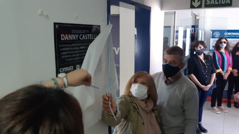 Descubren placa en la UNCA en honor a Danny Castelli