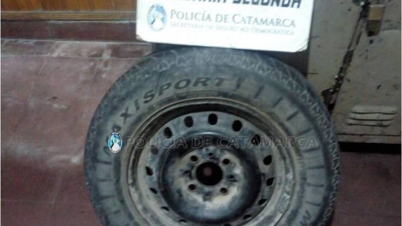 Demoran a un menor con una rueda de auxilio robada