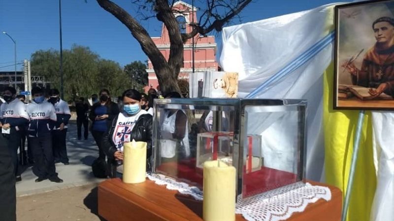 El colegio Juan Pablo II recibió con alegría las reliquias del Beato Mamerto Esquiú