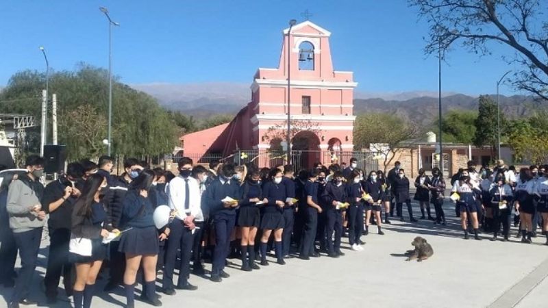 El colegio Juan Pablo II recibió con alegría las reliquias del Beato Mamerto Esquiú