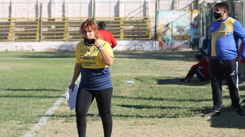 Luz Varela la DT que hace historia en el fútbol catamarqueño