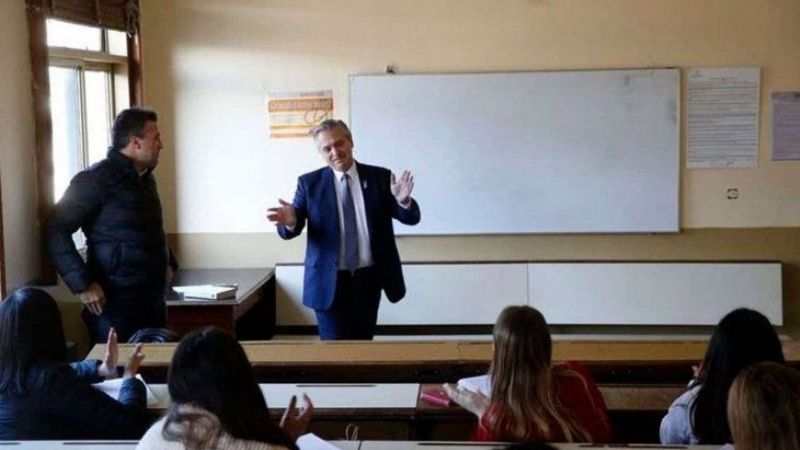 De Alberto Fernández a los maestros: "Son un ejemplo de superación"