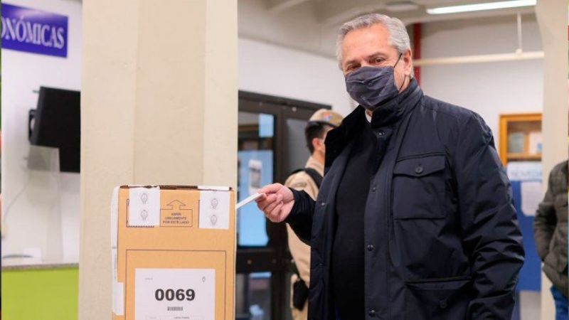Votó Alberto Fernández: "La Argentina sigue mañana"