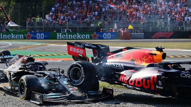 Literal: Verstappen lo “paso por arriba” a Hamilton