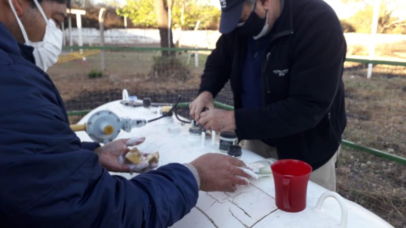 Operativo de limpieza y desmalezamiento en escuelas