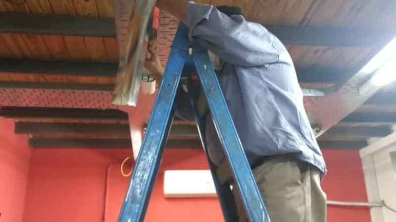 Operativo de limpieza y desmalezamiento en escuelas