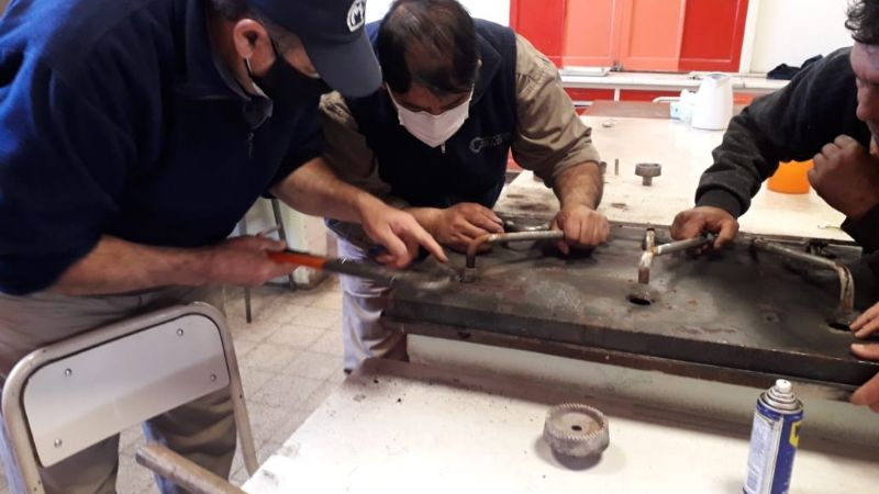 Operativo de limpieza y desmalezamiento en escuelas