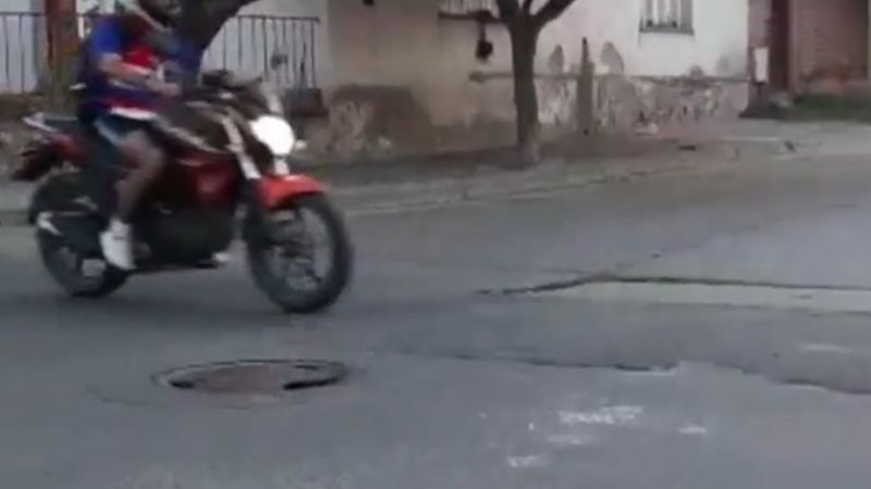 Perseguía al ladrón y sufrió un grave accidente