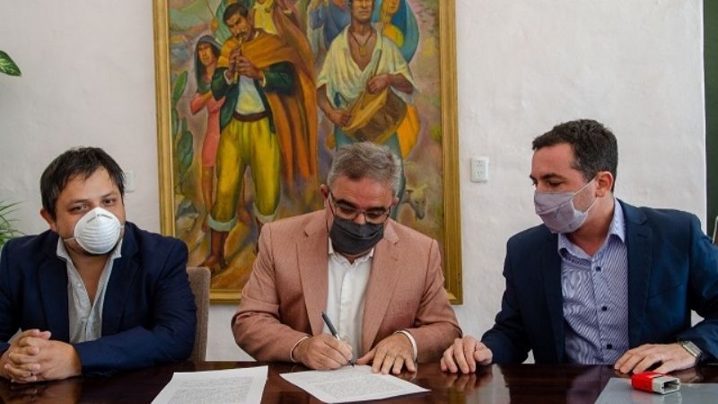 Jalil rubricó un convenio para obras de infraestructura agropecuaria