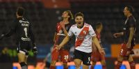 LAS HIZO A TODAS. Julián Álvarez marcó dos goles y asistió en los otros dos de River ante Newell's.