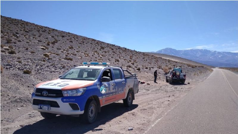Conductor de una camioneta chocó contra una duna en Laguna Blanca