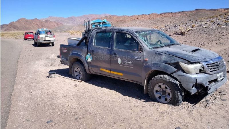 Conductor de una camioneta chocó contra una duna en Laguna Blanca
