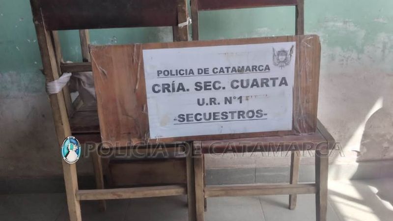 Aprehenden a un ladrón con tres sillas robadas