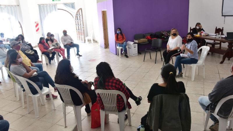 Encuentro con productores y artesanos en Santa María