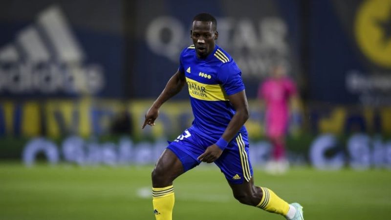 Advíncula termina el aislamiento en Boca