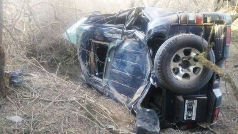 Camioneta con 6 ocupantes volcó en Singuil