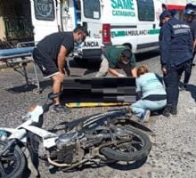 Derrapó con la moto y debió ser hospitalizada