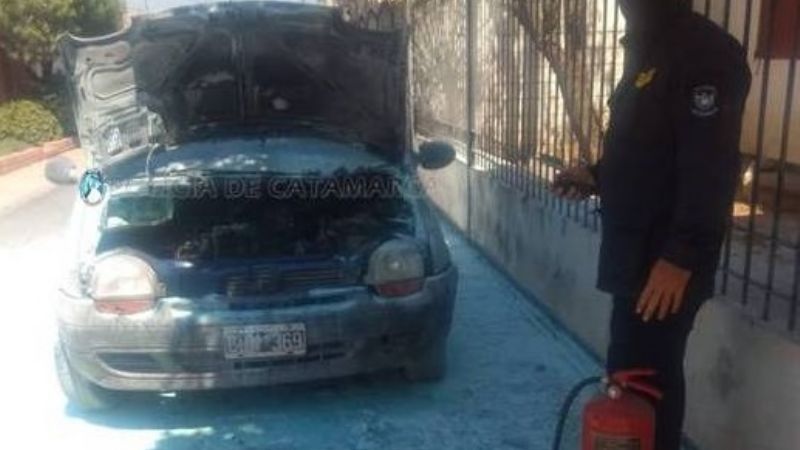 Un auto se prendió fuego