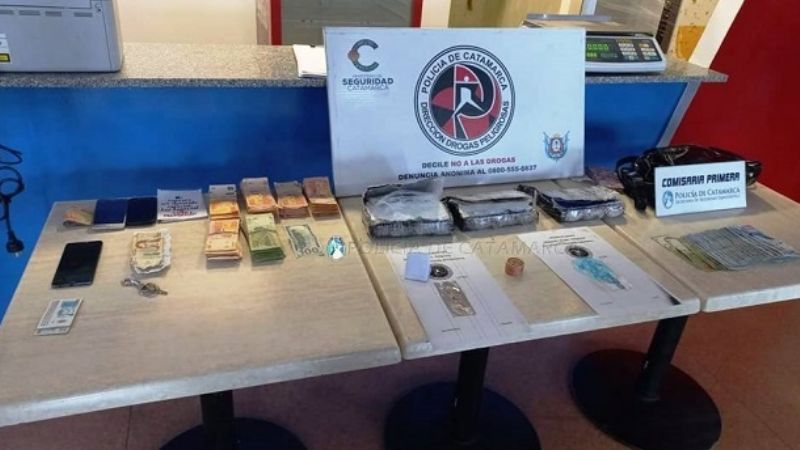 Procedimiento antidrogas en la Terminal de Ómnibus