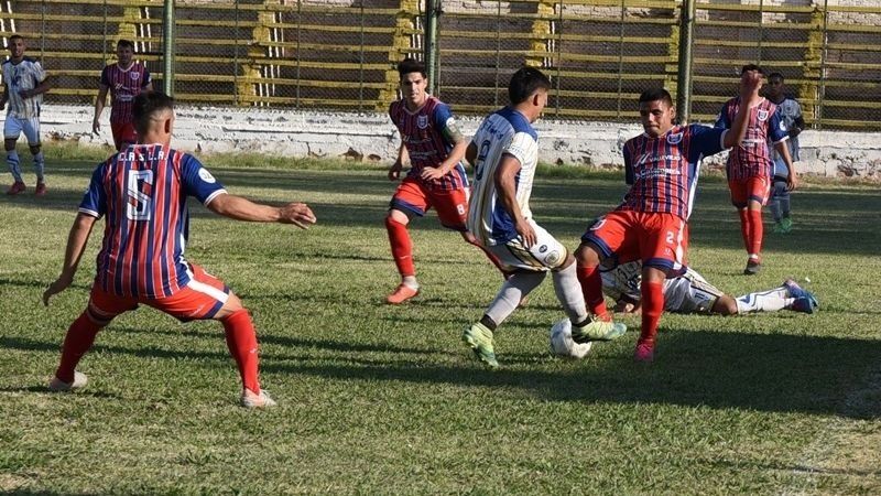 San Lorenzo es escolta y Policial hundió a Villa Cubas