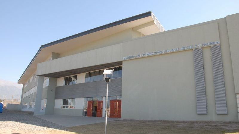 Detienen a joven por intento de robo en el Instituto de Formación