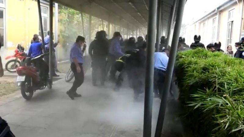 Mujeres se prendieron fuego en el CAPE